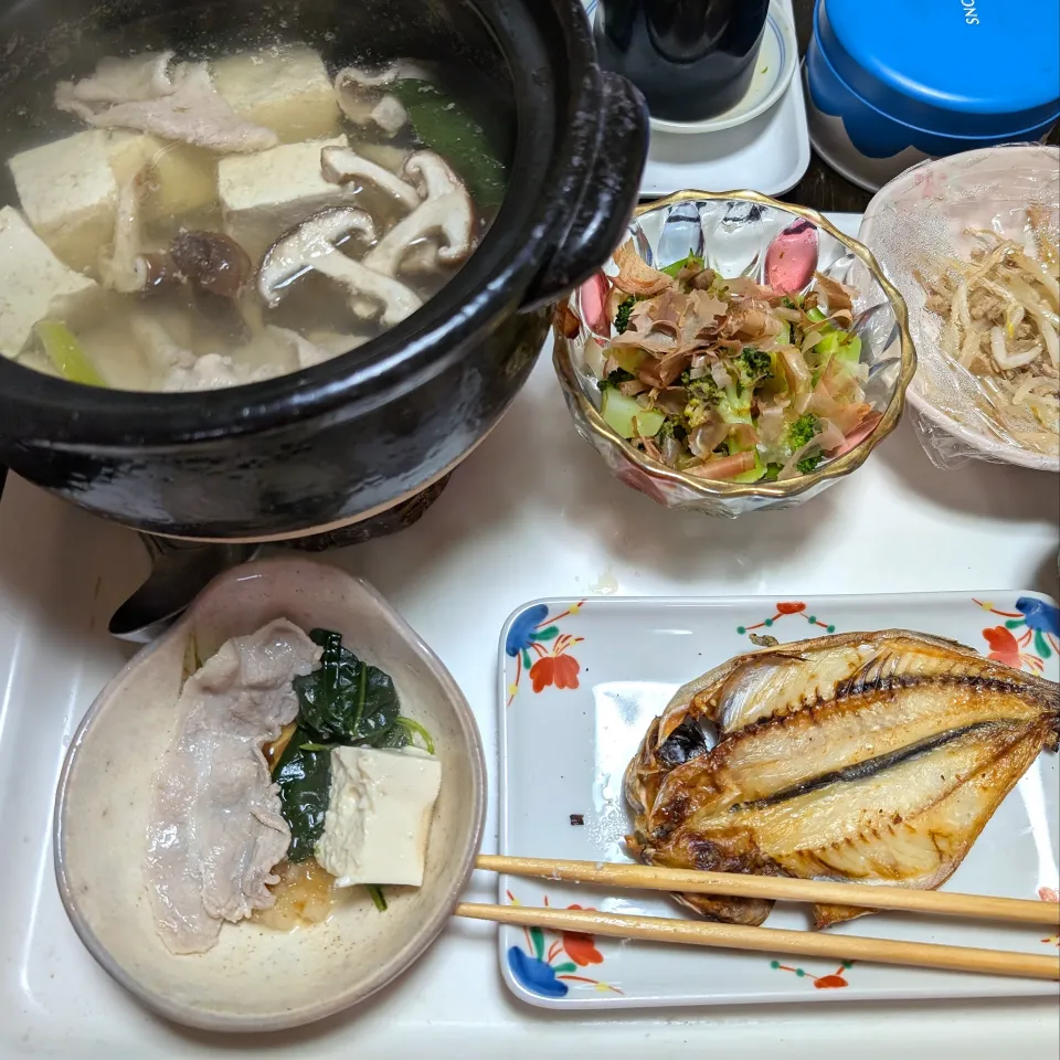 12/1（月）夕食。常夜鍋。ブロッコリの辛子おかか和え。干物は何だったか(^^;)|へいちゃんさん