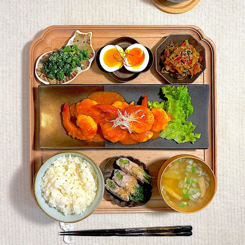 すずさんの料理 絶品海老チリのおぼんごはん|すずさん