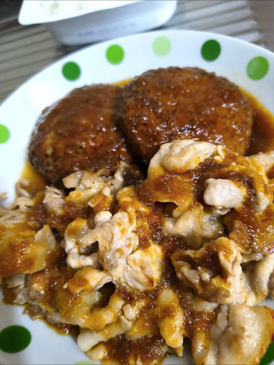 おろしハンバーグと豚肉焼いただけ|時雨さん