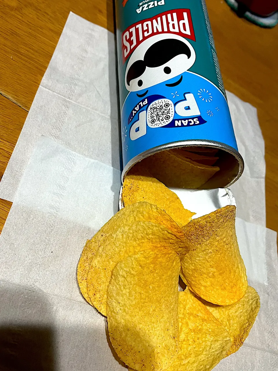 YouTube流し見しながら #夜おやつ　UFOキャッチャーで取ったプリングルス ピザ味|ms903さん