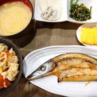 秋刀魚の開きときんぴらリメイク炊き込みご飯|伊藤央さん