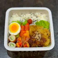 とんかつ弁当¨̮♡︎|ミムリンさん