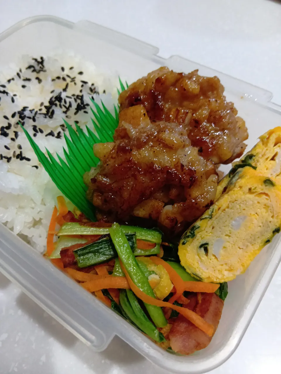 小松菜炒め豚こまれんこんバーグ弁当|yayoi.Kさん