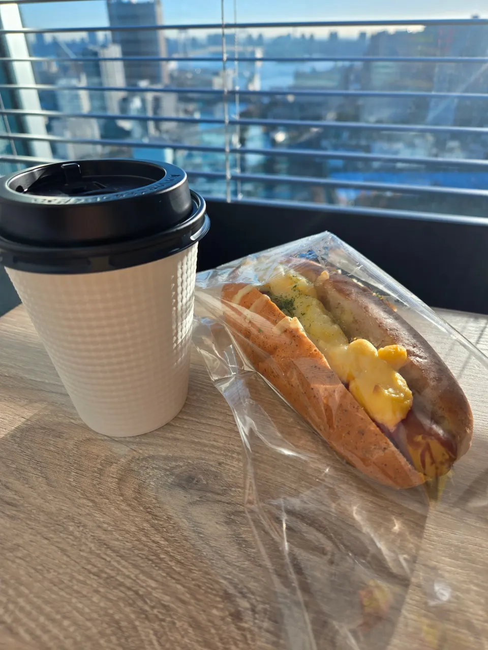 ホットドッグとコーヒー|しあるさん