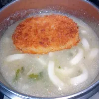 粉砕餃子鍋のコロッケうどん|darkbaronさん