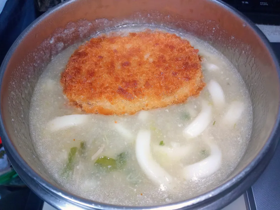 粉砕餃子鍋のコロッケうどん|darkbaronさん