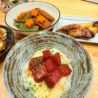 マグロ山かけミニ丼、赤魚、フキの煮物|もやぴさん