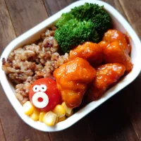 漢の…次女用🍱黒チャーハンと鶏チリの中華弁当| ᵏᵒᵘさん