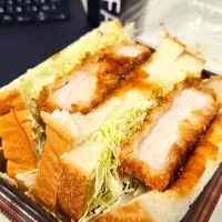 食べ堪え抜群の三元豚の厚切りカツサンド|motohiroさん