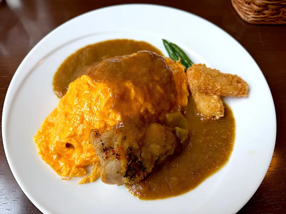 オムライスカレーソースグリルチキン|マハロ菊池さん