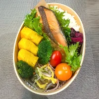 反り曲がってるシャケ弁