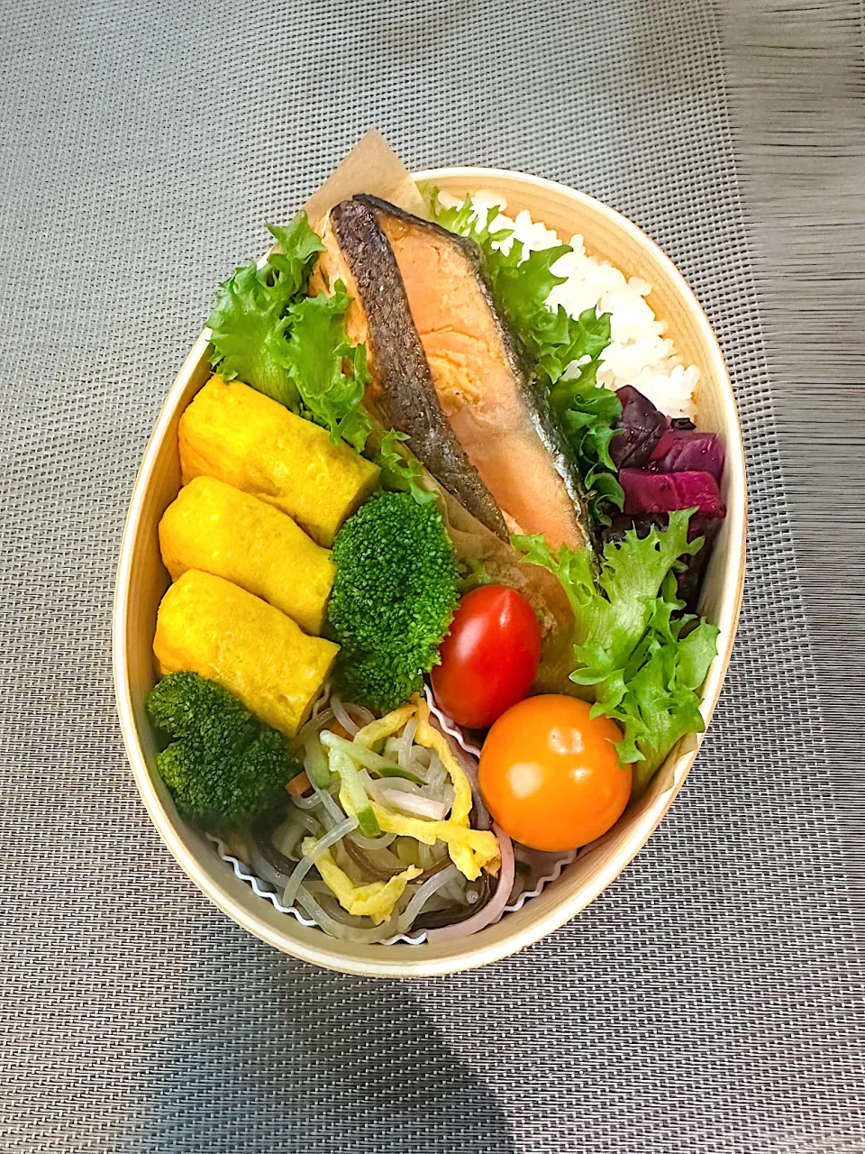 反り曲がってるシャケ弁|kazuさん