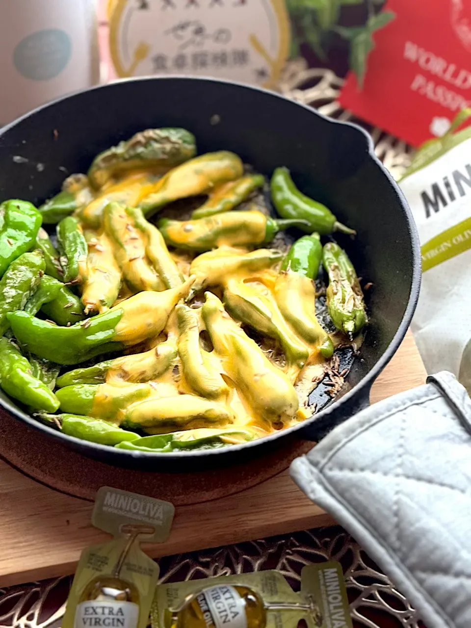 スペインの超定番タパス🇪🇸ピエントスデパトロン〜ししとうの素焼きwithクミン＆チーズ🧀|🌺🌺Foodie🌺🌺さん