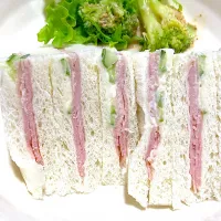 ハムきゅうりのサンド、温ブロッコリーとレタス、しじみの味噌汁|Ayaさん