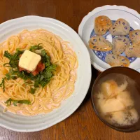 🍝明太子クリームパスタ
✨れんこんのシャキほく炒め

今日はクリーミーな明太子パスタに、
シャキッとしたれんこんをプラス🎶
簡単だけど満足感しっかり😍
れんこんの食感がめっちゃ合う〜❤️             🥣だしの素でパパッと味噌汁✨
だしの素ひとつで旨みしっかり🤤
簡単なのにほっとする一杯💛|よらさん