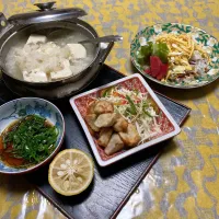 grandmaの晩ごはん☆ 今夜は大根おろしで湯豆腐、里芋の唐揚げ､きんぴらにヒジキを足してチラシ寿司に柚子のしぼり汁を足しました…
季節の香りです
頂きます|kaoriさん