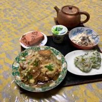 grandmaの晩ごはん☆ 今夜は昨日の天ぷらを玉子とじにして…大根菜のおにぎり…納豆で頂きます
デザートは黒糖きなこ餅です| kaoriさん