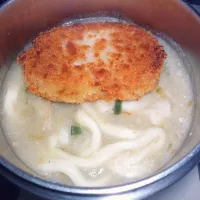 粉砕餃子鍋のコロッケうどん|darkbaronさん