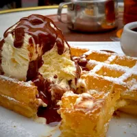 ワッフル🧇🍨🍫|女神さん