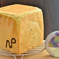 巨峰風味の茶葉を入れた角食パン🍞|Yasuo  Watanabeさん
