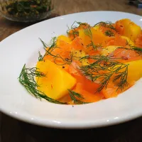 柿とスモークサーモンのサラダ