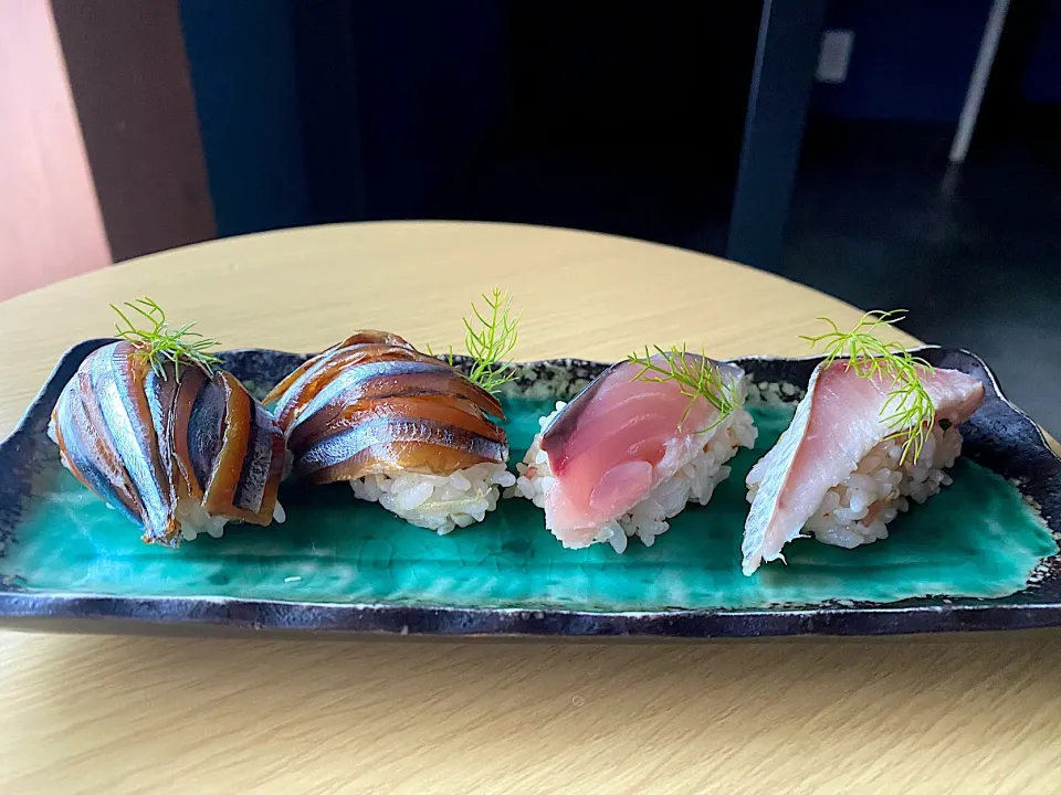 キビナゴの漬け首折れ双剣鯖のシメサバのにぎり〜鹿児島食材|shikaさん