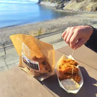 あるところの道の駅、海を眺めながら牡蠣🦪フライと唐揚げ食べました🥰|rikako♪。.:＊さん