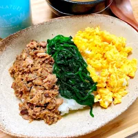 🐟🥚昼【三色丼】🥬🍚|Laniさん