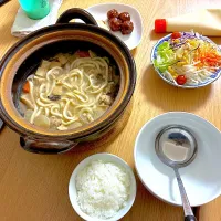 鶏団子のうま味噌鍋のうどんすき、チキン南蛮、中華肉団子、グリーンサラダ。|くろーぶやんさん