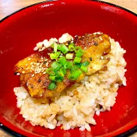 赤魚の蒲焼き丼❤️|まいりさん