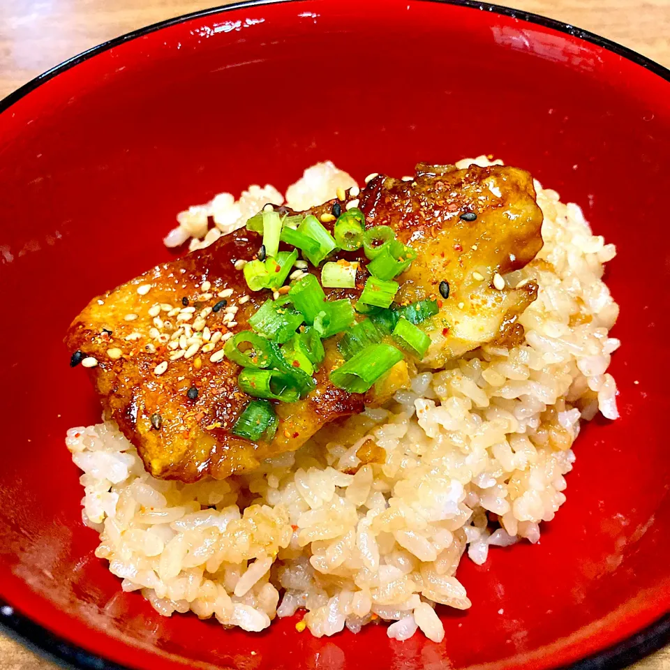 赤魚の蒲焼き丼❤️|まいりさん