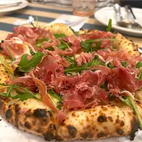 生ハムとルッコラのピッツァ|チルさん