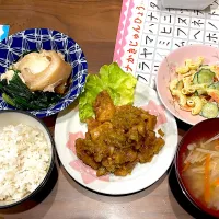 鶏ももネギだく焼き　大根とえのきの味噌汁　マカロニサラダ　車麩の巣篭もり卵| おさむん17さん