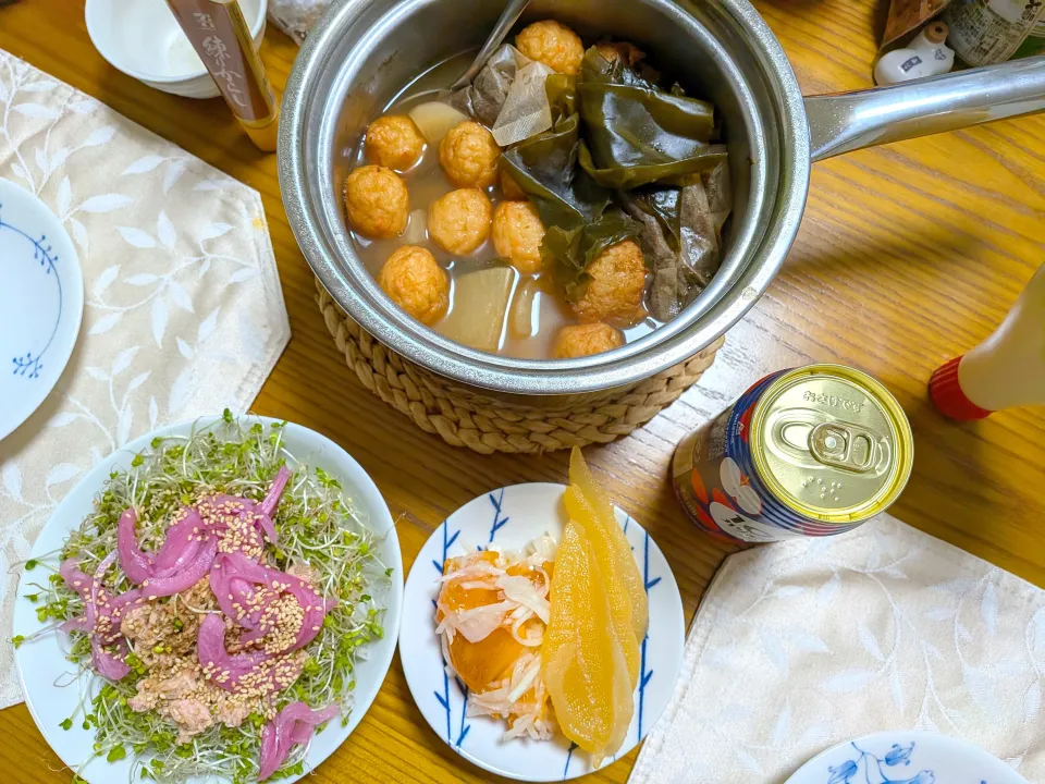 12/6の夕食　あるものでおでん　サラダ　柿なますで乾杯！|卯月さん