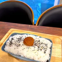 びっくり👀弁当(笑)中におかず入ってる| ゆき茶❁⃘*.ﾟさん