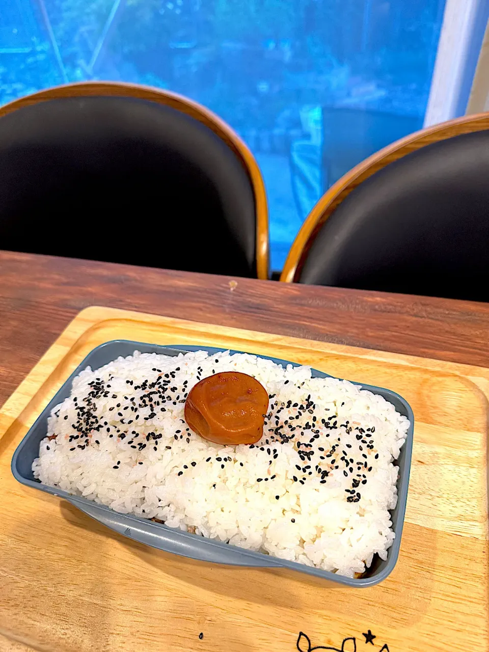 びっくり👀弁当(笑)中におかず入ってる|ゆき茶❁⃘*.ﾟさん