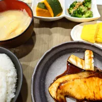 鰤の照り焼き定食|伊藤央さん