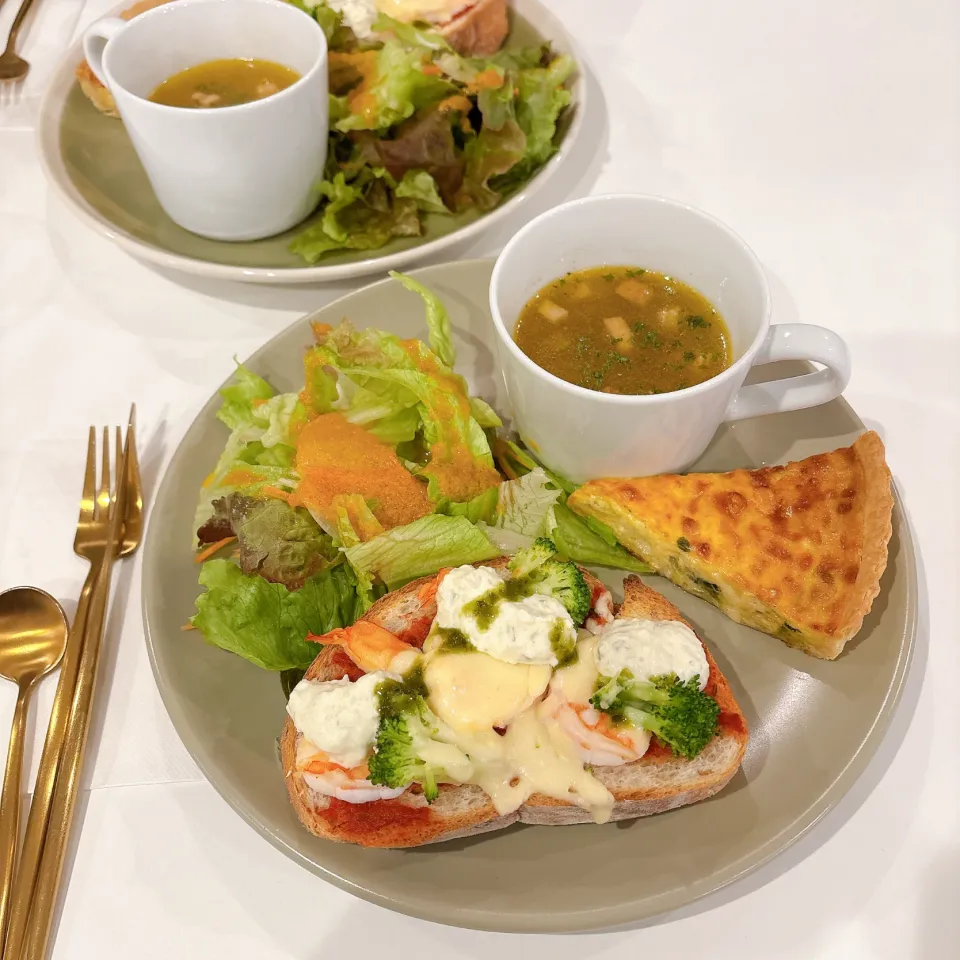 海老とブロッコリーのタルティーヌと　　　キッシュのプレート|ちゃみこさん