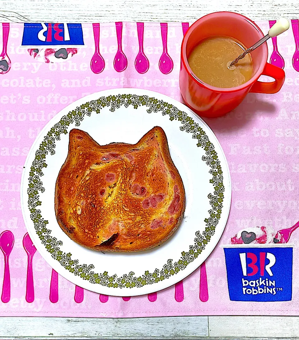 いちごクリームチーズねこパントースト|ひめカフェさん