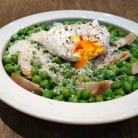 グリーンピースのホットサラダ|古尾谷りかこさん