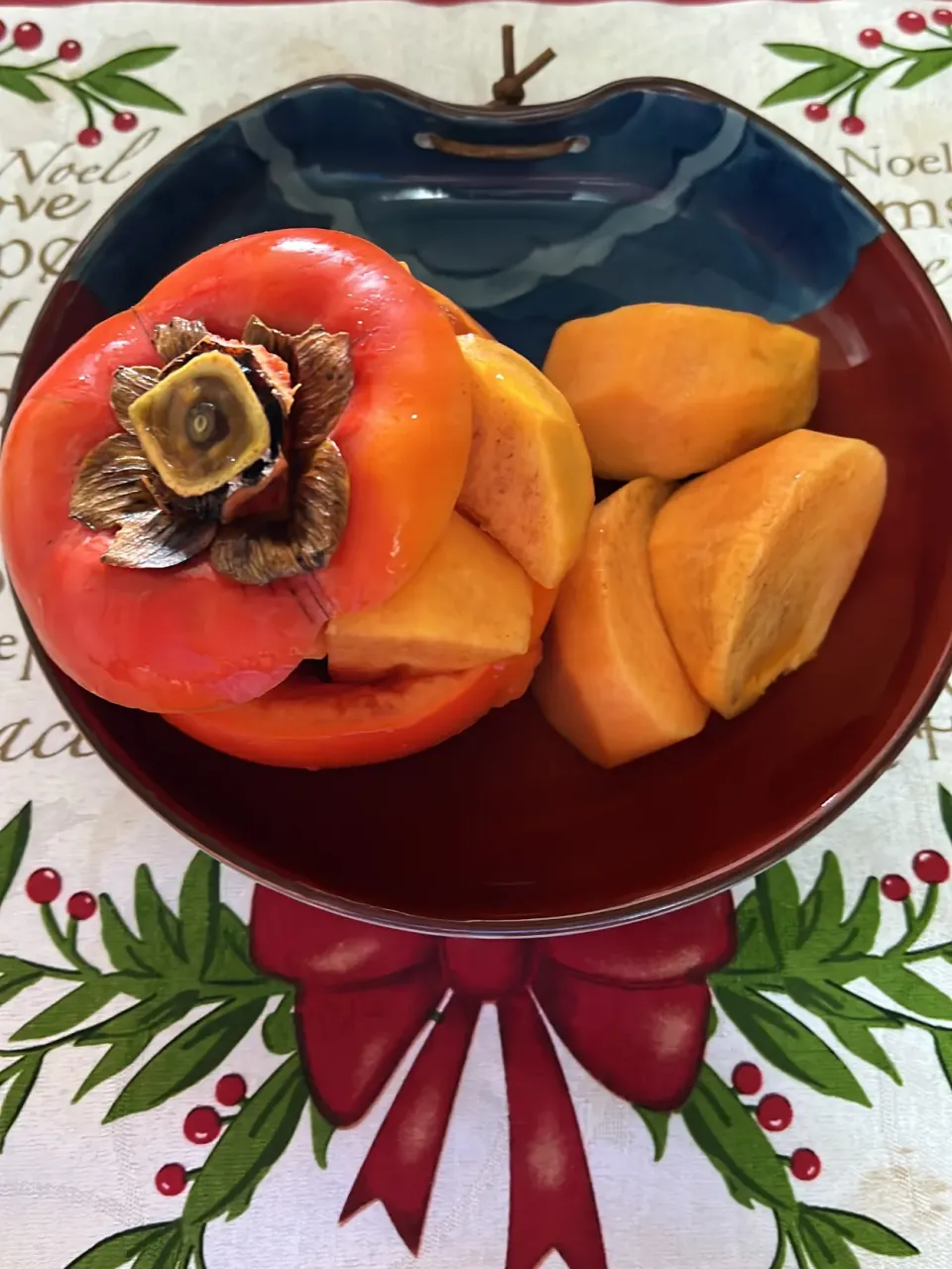 私の大好きな器で、メルシーの柿を❣️|tamemitiさん