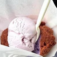 揚げたてで最高でした。紫芋のサーターアンダギー　紫芋アイスのせ　出来立てほやほや|Tenさん