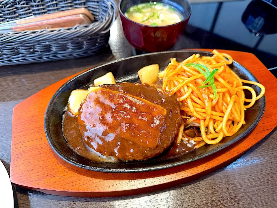 ハンバーグナポリタンランチ|マハロ菊池さん