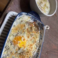 昨晩の残ったカレーで半熟卵のチーズカレードリアと余った卵白で即席スープを作りました!|トモちゃんさん