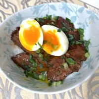 グレービーソースしみしみローストビーフ丼|卍さん