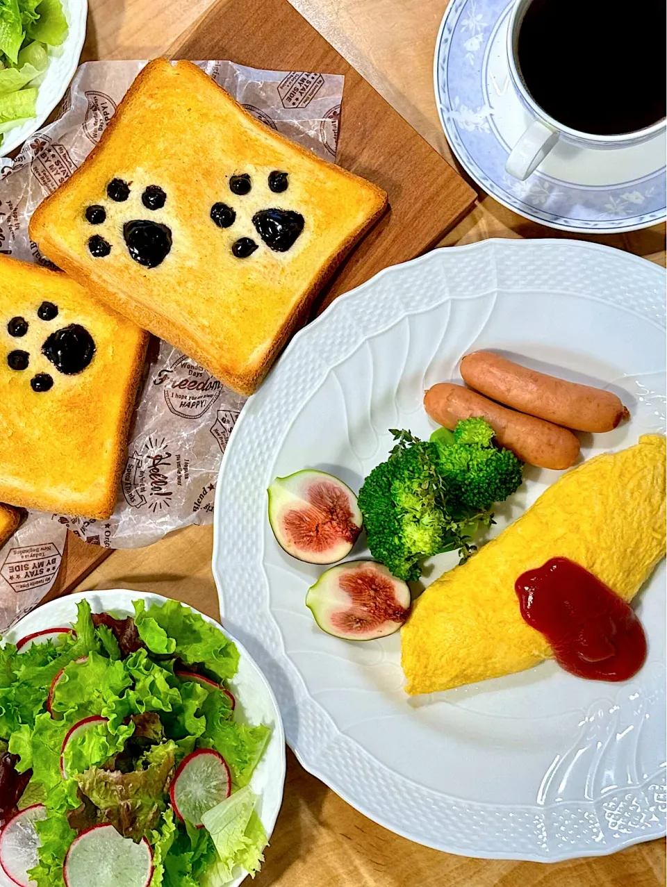 肉球トーストとオムレツ|1480_kojiさん