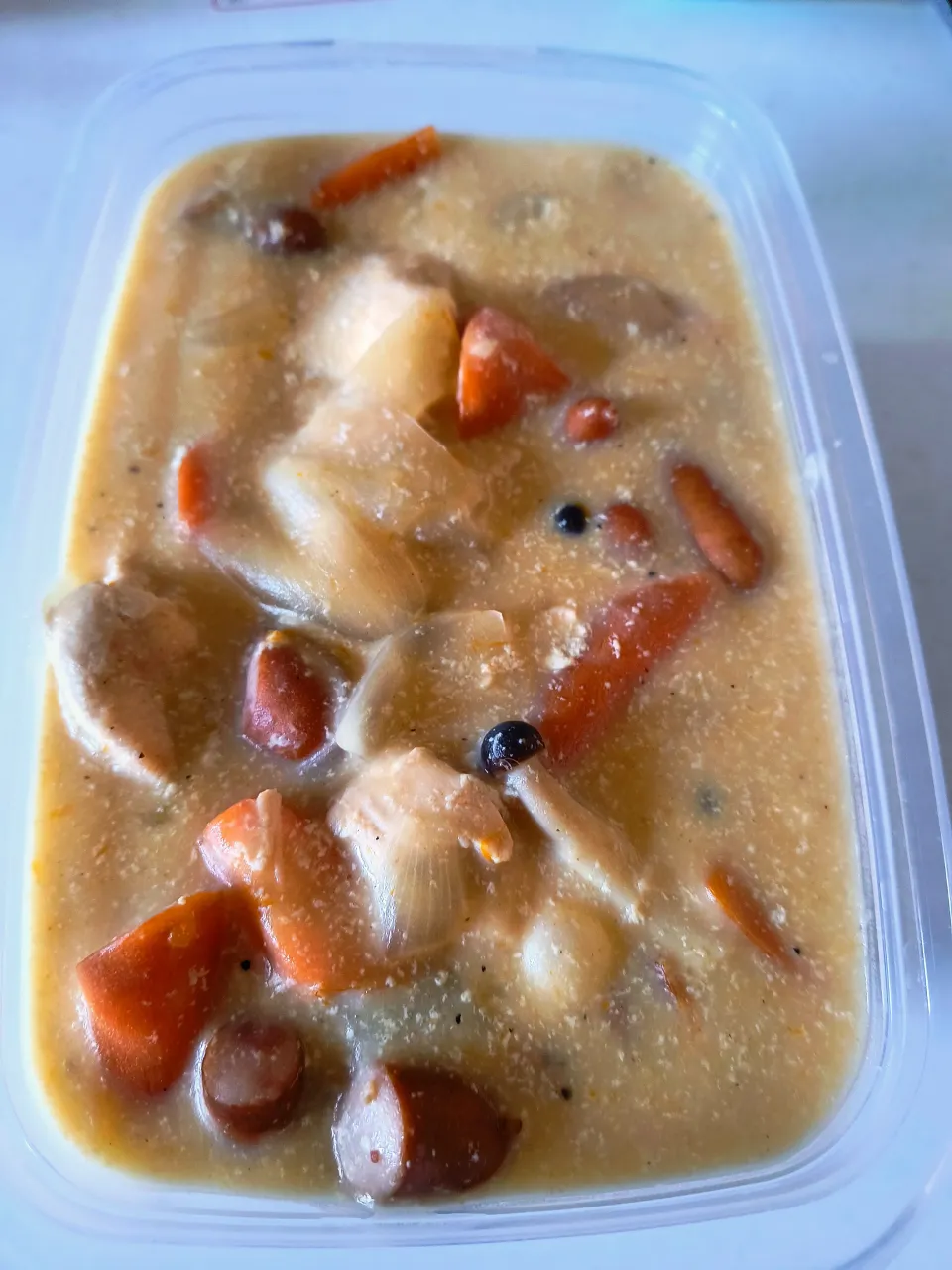 タッパーいっぱいのシチュー|112さん