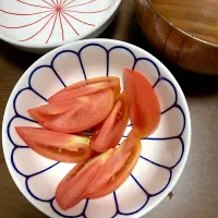 今日の晩ご飯④  定番のトマトサラダ　これがないと落ち着きません|なびさん