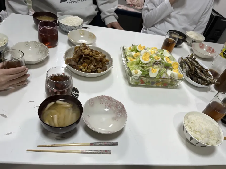 ☆ししゃも（スパイス21）☆サラダ☆鶏皮☆みそ汁（しめじ・大根・玉葱）|Saharaさん