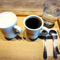 ドリップコーヒーS（ガレージブレンドグッドモーニング） ¥528＋カフェオレM ¥618|Blue Moon Caféさん